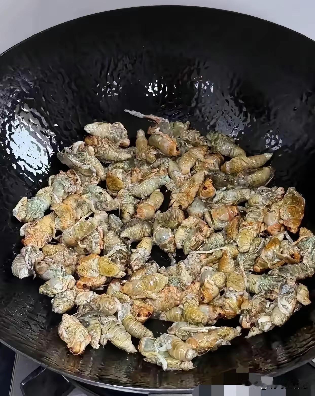 我觉得，它比小龙虾好吃多了。