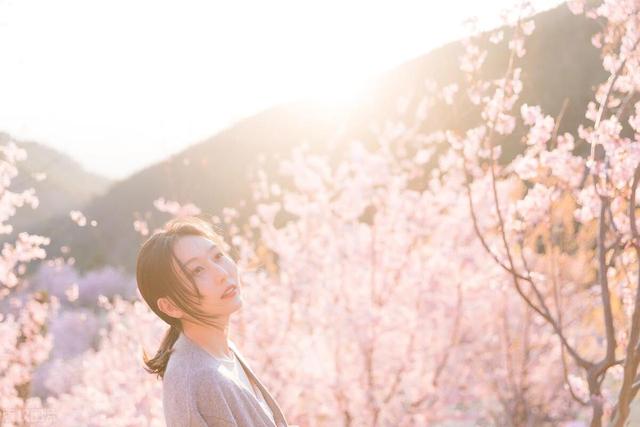 偷偷暗恋你的女人, 会在你面前有这些“表现”, 藏不住的