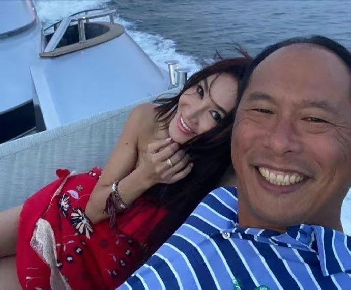 温碧霞太搞笑了修图只管自己不管老公