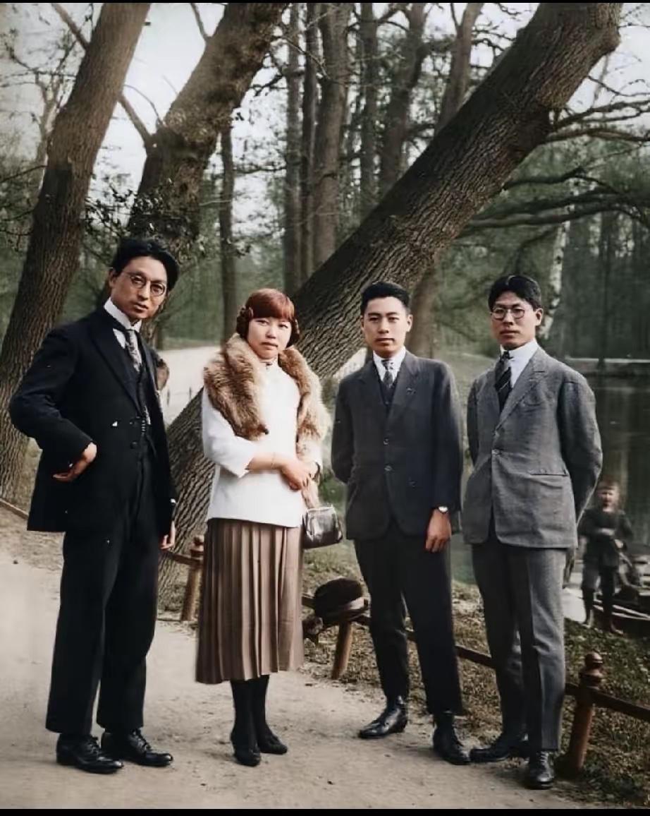 这是1921年的一张照片，我认出了周总理，我打赌，认识三位以上，绝对是历史课代表
