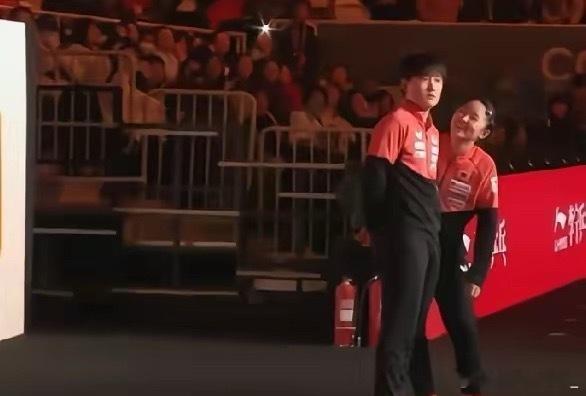 张本智和这次真的生气了❗️成都混合团体世界杯在今日，日本队对决韩国队时，主持人疑