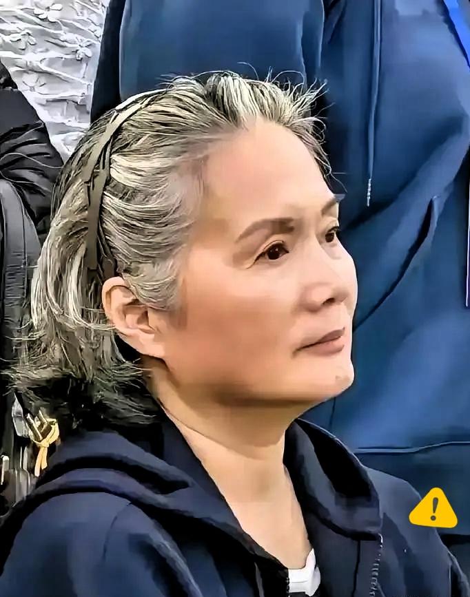 上海武康路一栋网传估值过亿的老洋房里，住着67岁的国家一级演员吴冕。小区门口的菜