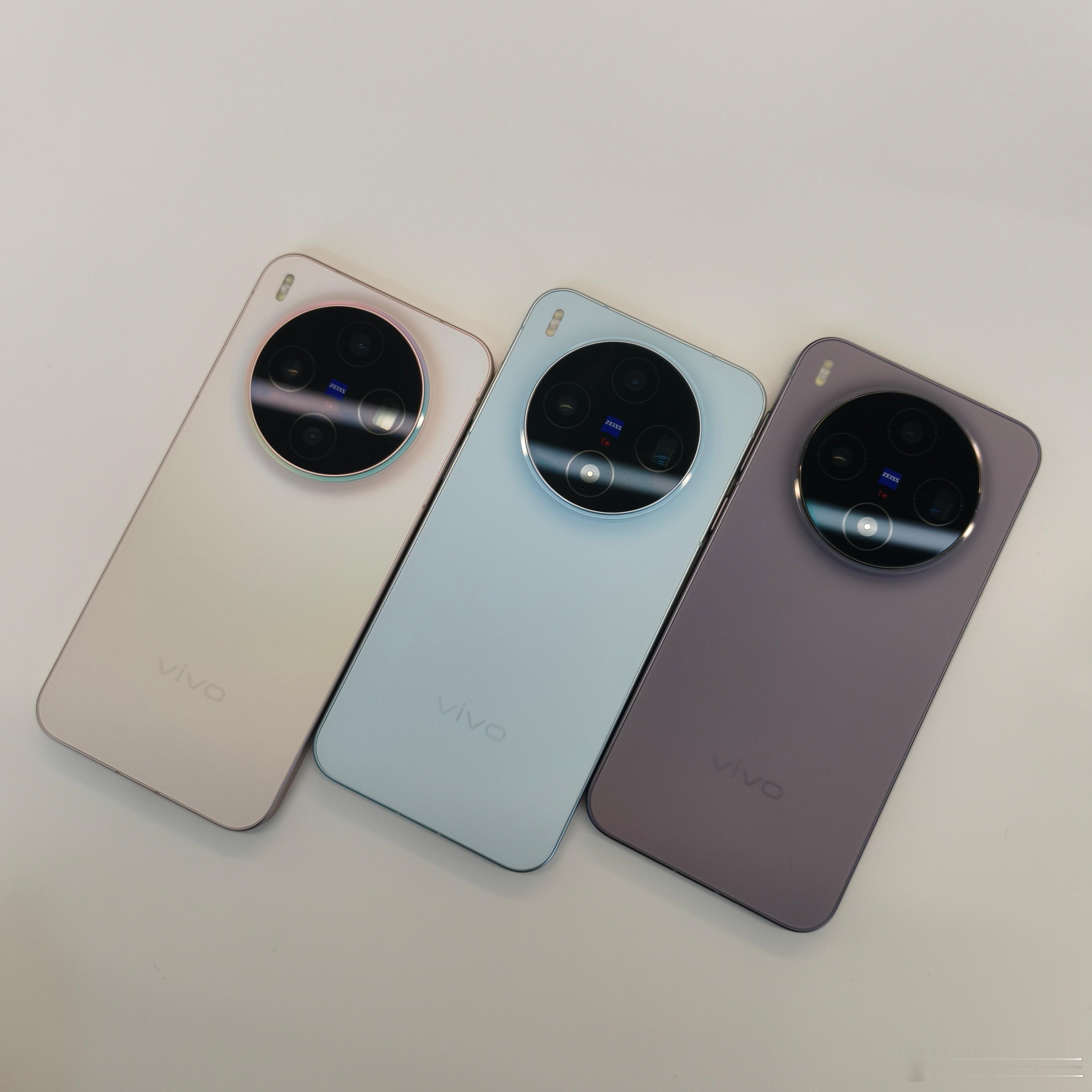 vivoX300系列vivoX300外观，蓝色不错。​​​
