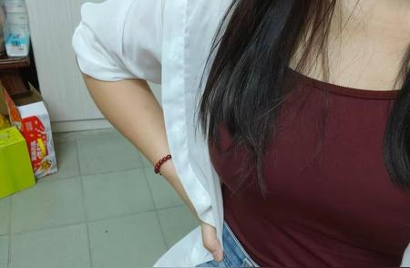 以前分手可能难过的要死要活几天几夜，现在不吵不闹任他去