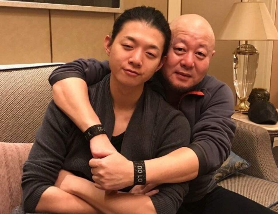 霍尊再树新“敌人”，大V公开发文质问，暗讽味非常浓算上陈露、妖怪两人，目前霍尊