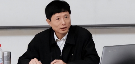 1958年出生的艾跃进曾说过：“让工人下岗，还要人家从头再来，你们为什么不从头再