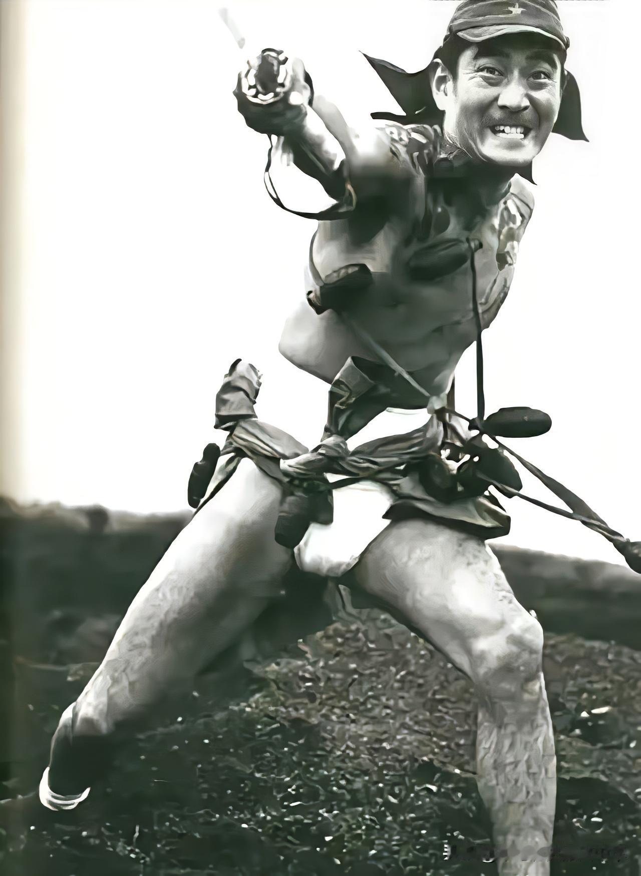 照片上这个张牙舞爪的日军士兵，就是太平洋战争中被美军打的落花流水，狼狈不堪的小鬼