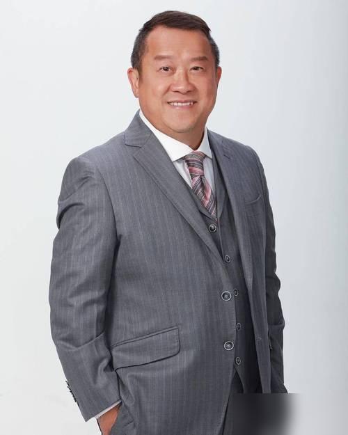 都搞错了。TVB根本没有什么幕后女王，只有一个冰冷的造神工厂。那套把宫斗焊进