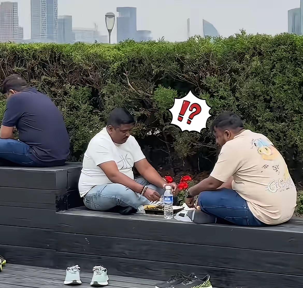 大批印度人来中国旅游了！上海外滩观景平台发生了一件让人大跌眼镜的事。​来旅游