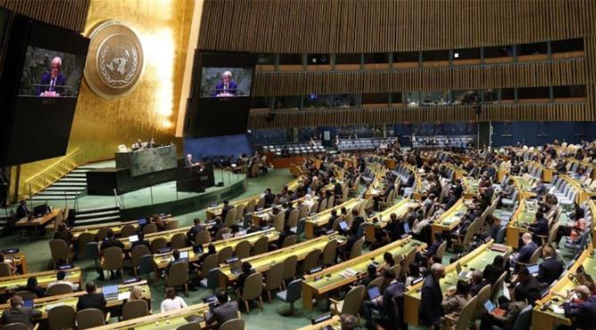 简直炸裂。联合国会场上直接吵翻天了！31个国家组团围攻中国，本以为是场硬仗，谁知