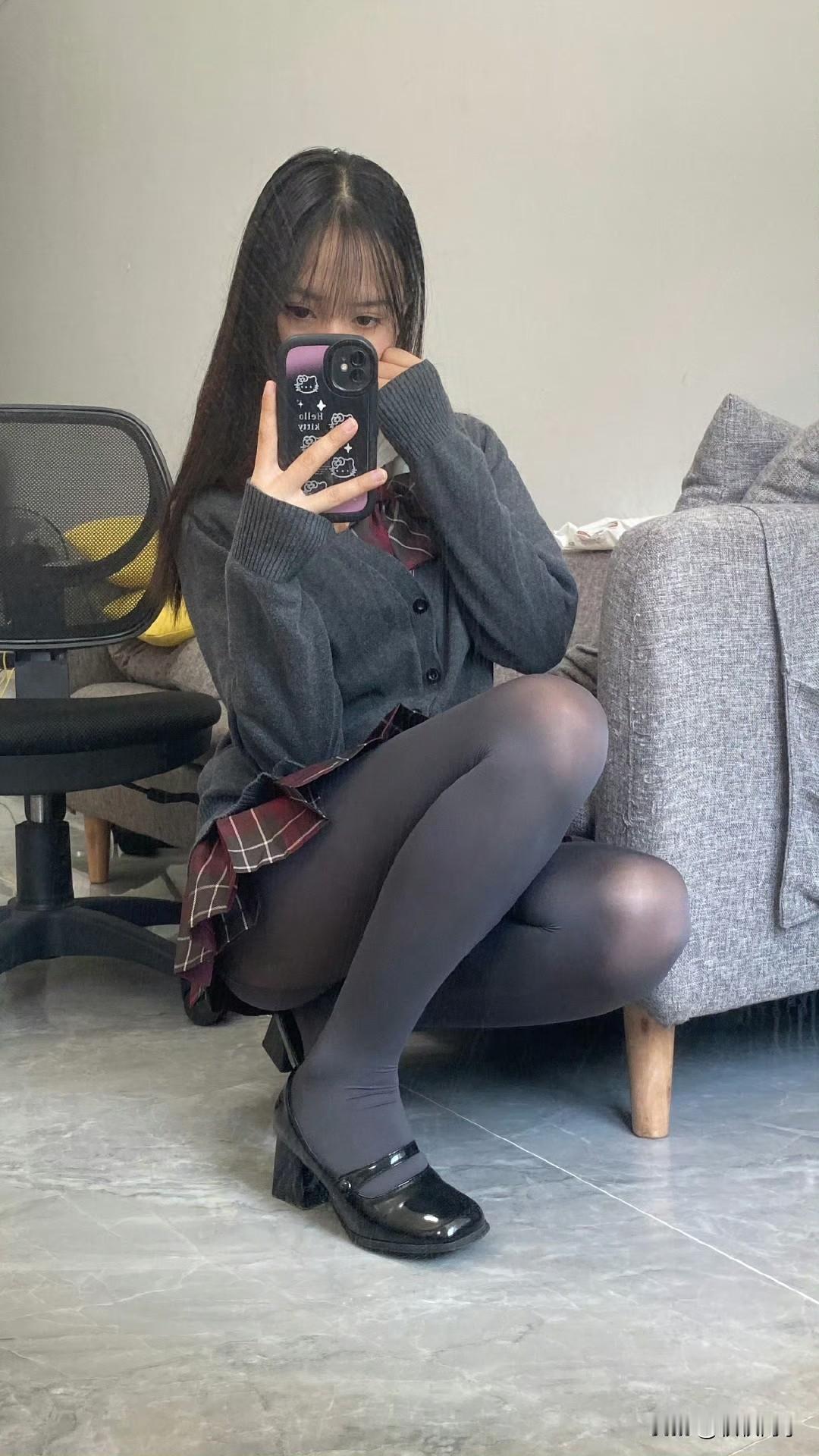 今天是甜美文静的小学妹