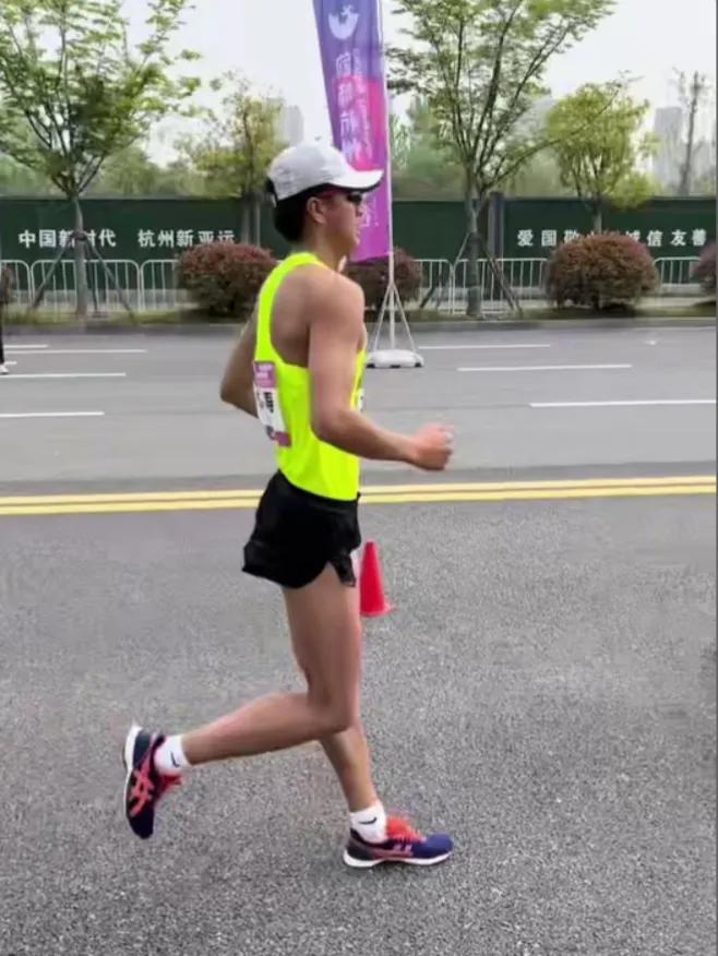 每天走够多少步数可抵消久坐伤身呢？“工位一坐8小时，下班瘫沙发刷手机，腰颈酸