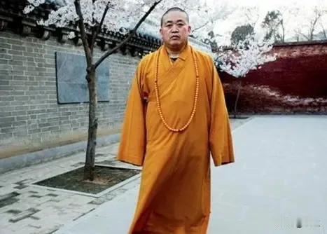 释永信1965年9月6日出生，也就是说今年61岁了，现在被判24年，如果中途没有