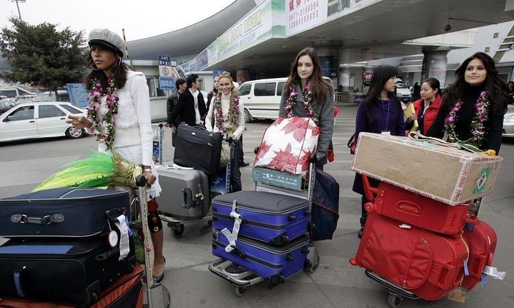 今年最火的一种来华玩法，被老外总结成了“ChinaHaul”——拎着空箱子来中