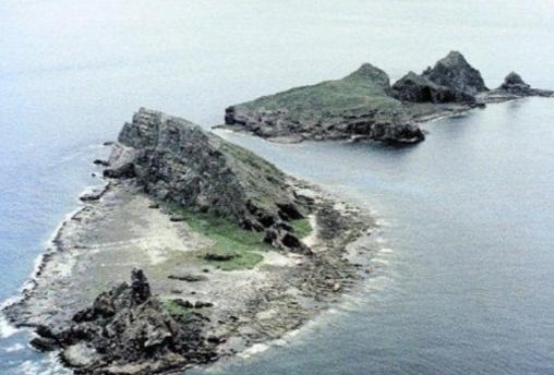 历史多么相似，三一年日本挑衅中国，中国军队虽然开始也有军事演习威慑，但是最后退让