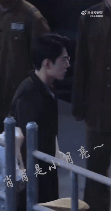 肖战任少白负伤路透肖战任少白手绑着绷带路透肖战任少白负伤路透，第一眼怎么手绑着绷