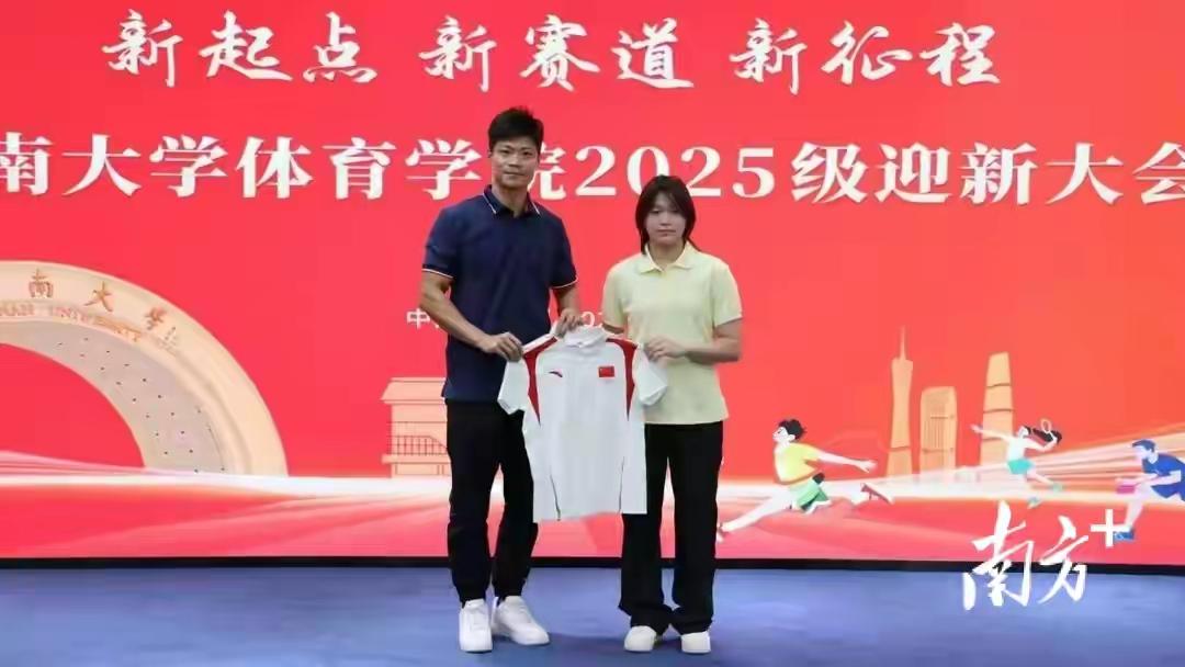 【刚刚！全红婵送苏炳添“奥运战袍”，这所大学给冠军开了个“特别班”】9月