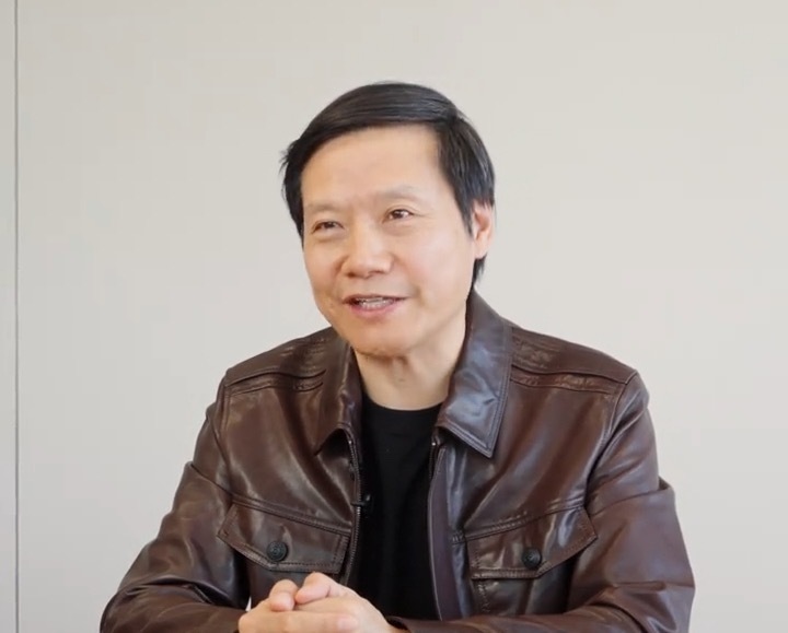 雷军这个发型和穿搭看起来很显老，差评​​​