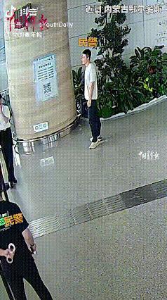 难得一见的逮捕现场。近日,中国青年报转发了内蒙古鄂尔多斯的一场逮捕行动,在一