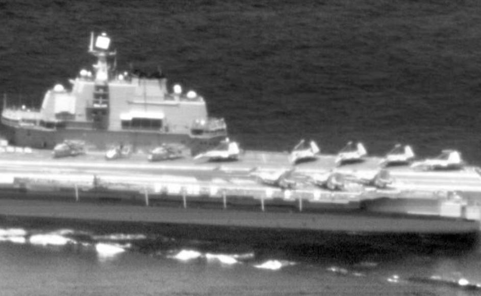 台军在2026年4月20日，拍摄到过台湾海峡的解放军海军辽宁号航母。从台军拍摄的