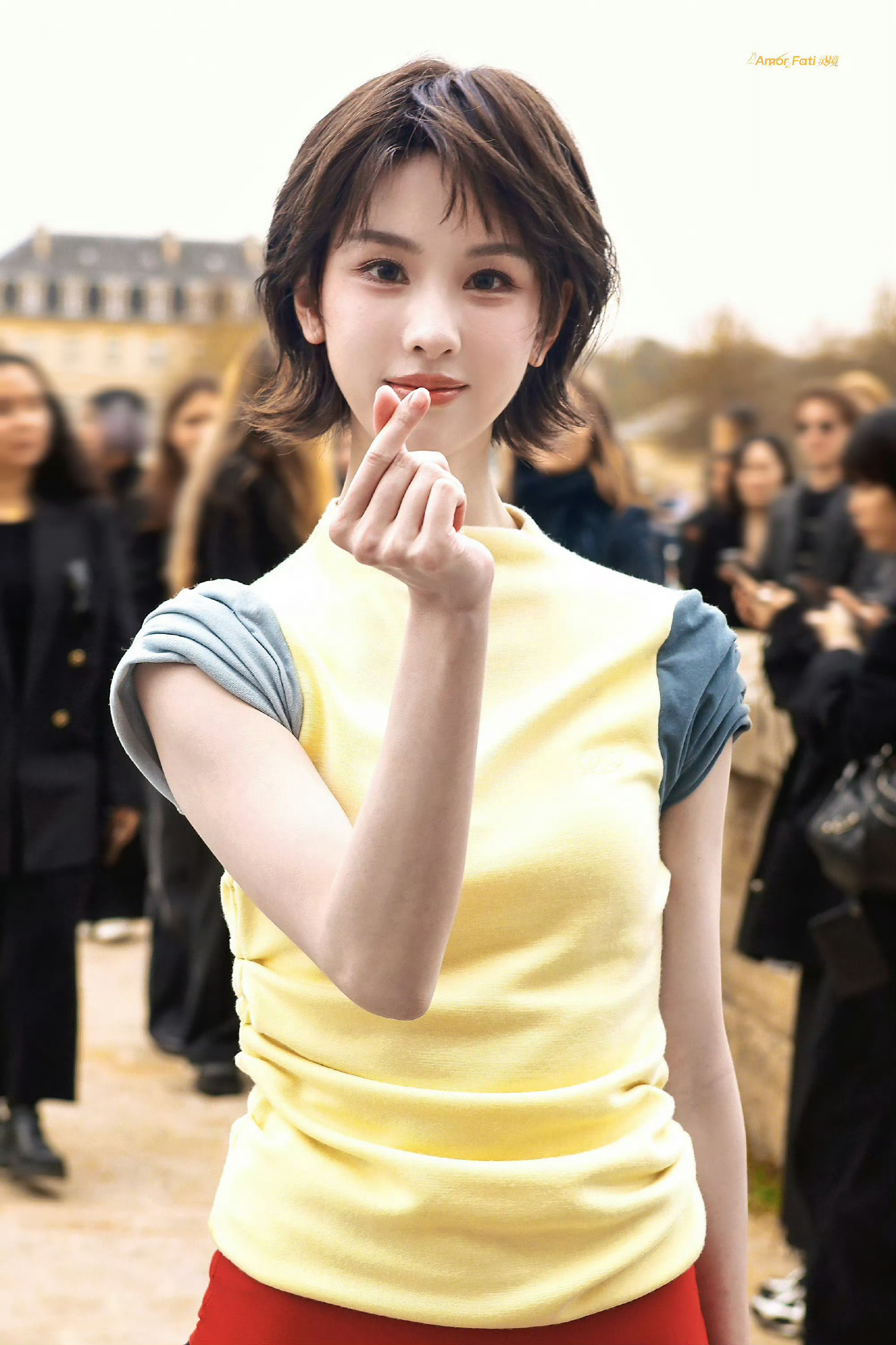 陈都灵loewe秀场，嘟嘟这件衣服一般般，不过发型挺新颖的，脸扛住了…