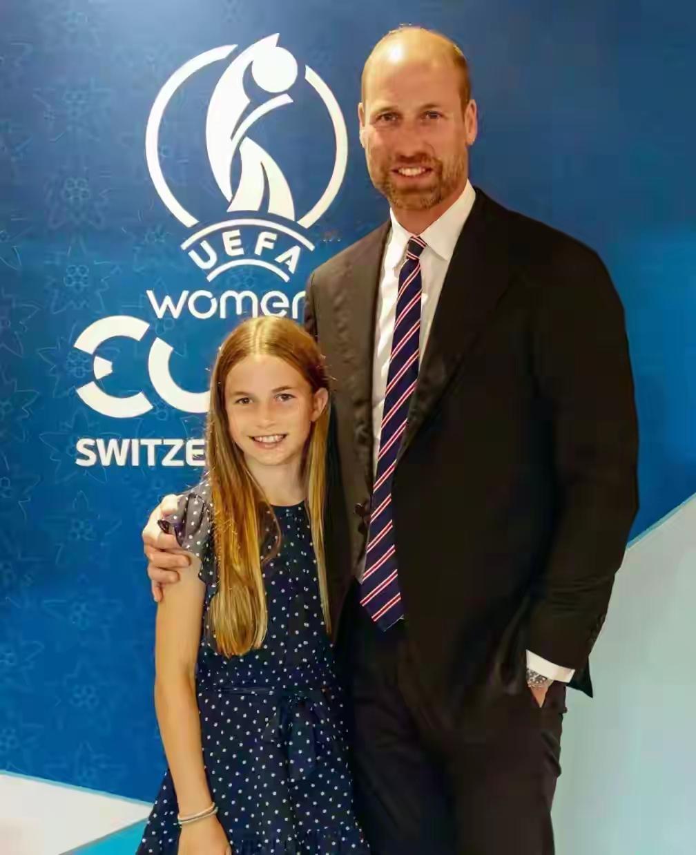 “有女初成长”，威廉应该很欢喜吧！毕竟夏洛特公主，越来越像她了，而且很有戴安娜