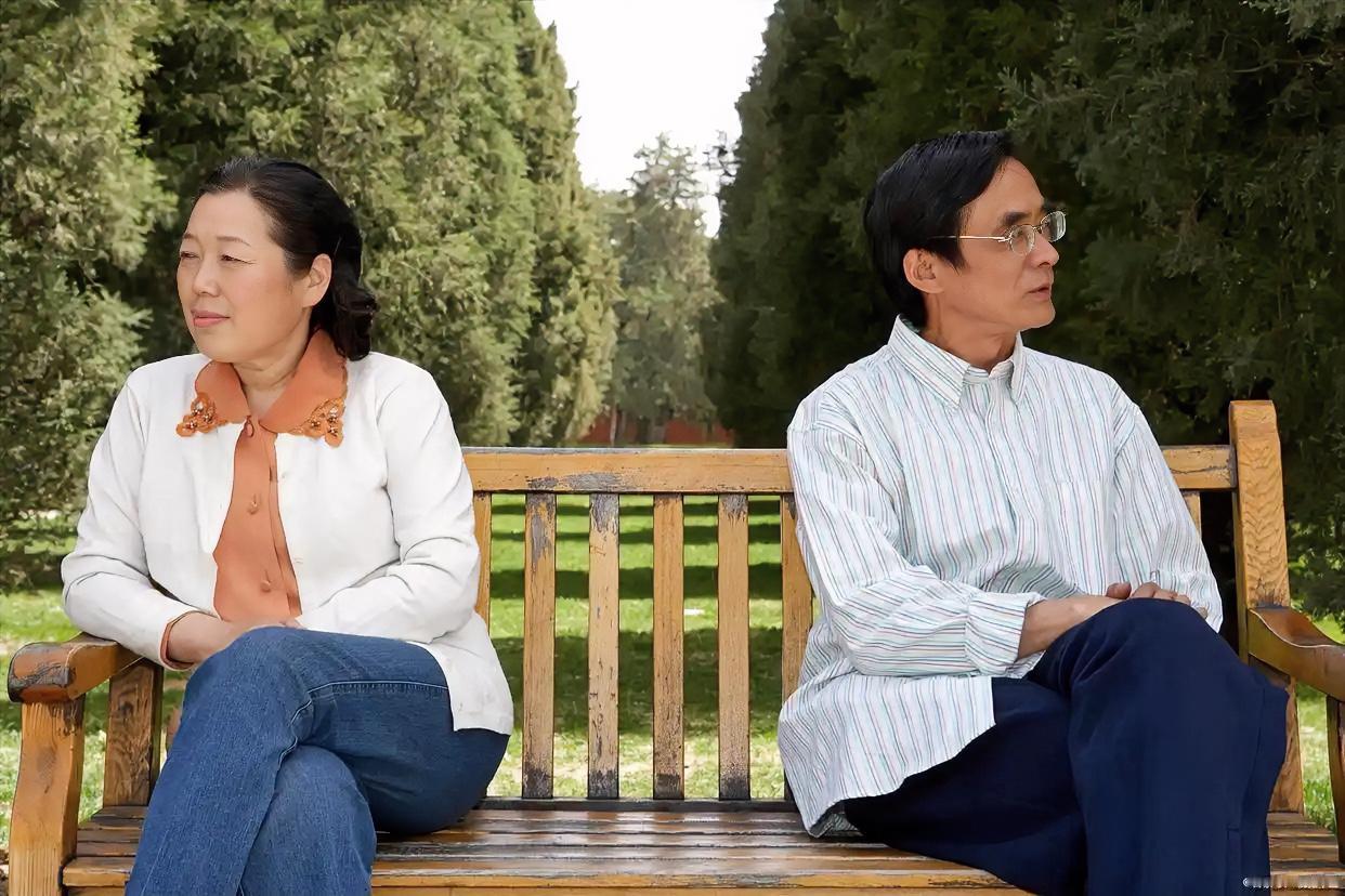 为什么人到中年会对婚姻特别失望？我们发现，很多人一到了中年都会对婚姻特别失望