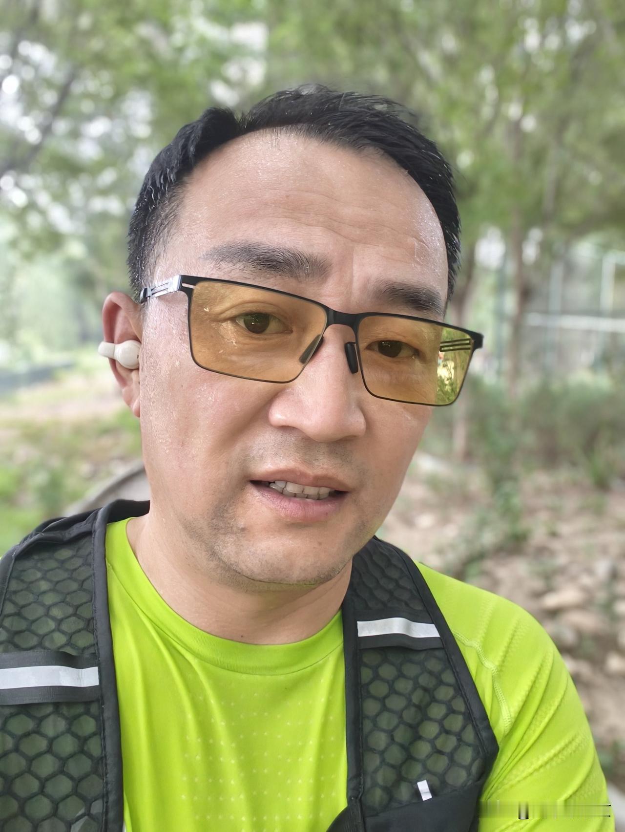 人每天奔波劳碌,究竟是为了什么?人终日奔波，说白了就三件俗事。先顾自己温饱体面
