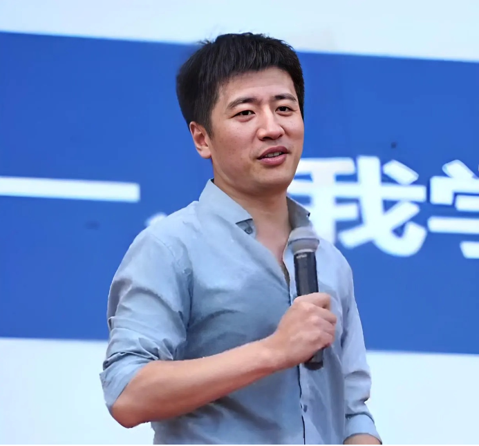 终于理解张雪峰的话了，他说，穷人家的孩子走向社会，至少要晚10年，20岁以前，头