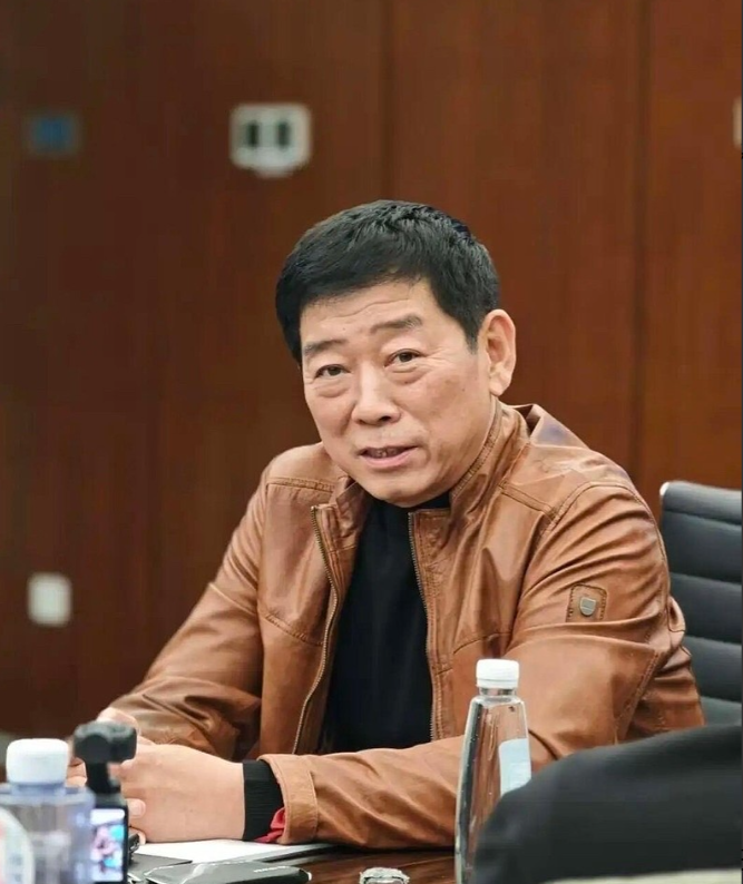 魏建军坦言，中国汽车和欧美日韩优秀企业仍有较大差距，包括长城在内，都不能盲目自信