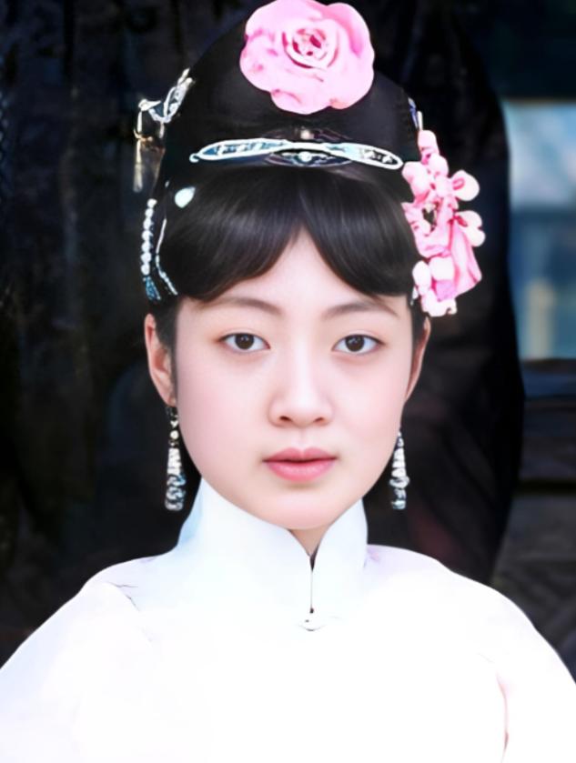 1922年，16岁的末代皇后婉容准备洗澡，让太监孙耀庭伺候，不料，她刚解开衣衫，