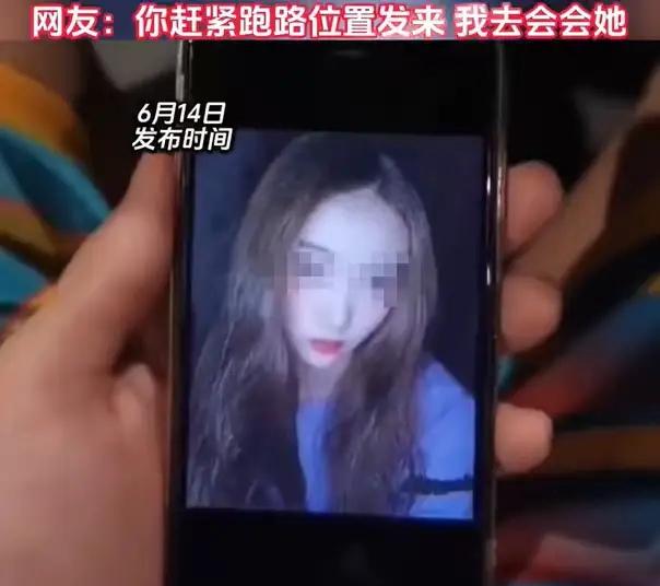 小伙子单身想要找个老婆，媒人跟他说，这个妹子可漂亮了，跟个大明星一样。小伙子一看