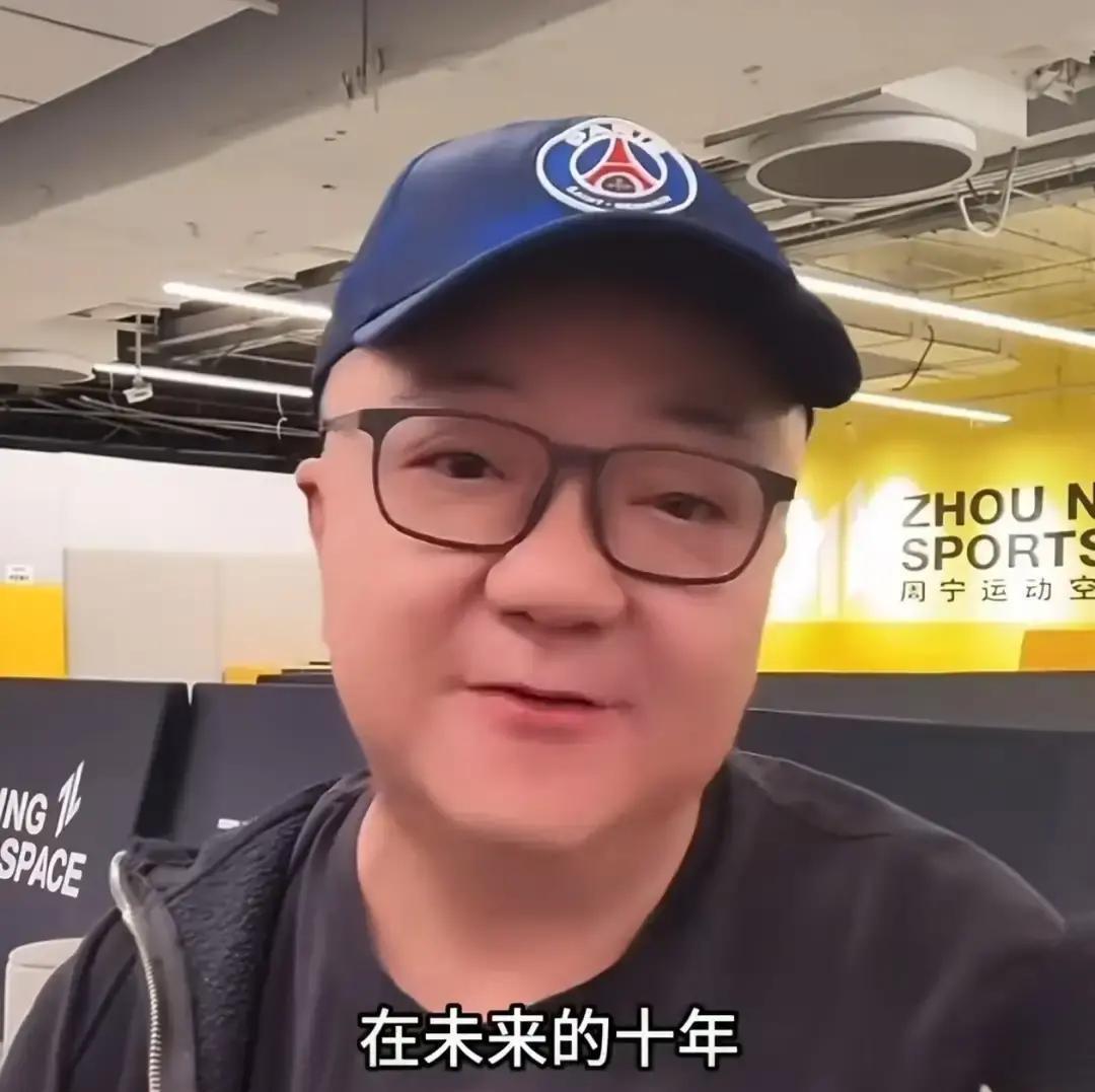 中国足球青训沉默八年，今天15个少年登上飞往德国的飞机。U17国少队杀回亚洲八