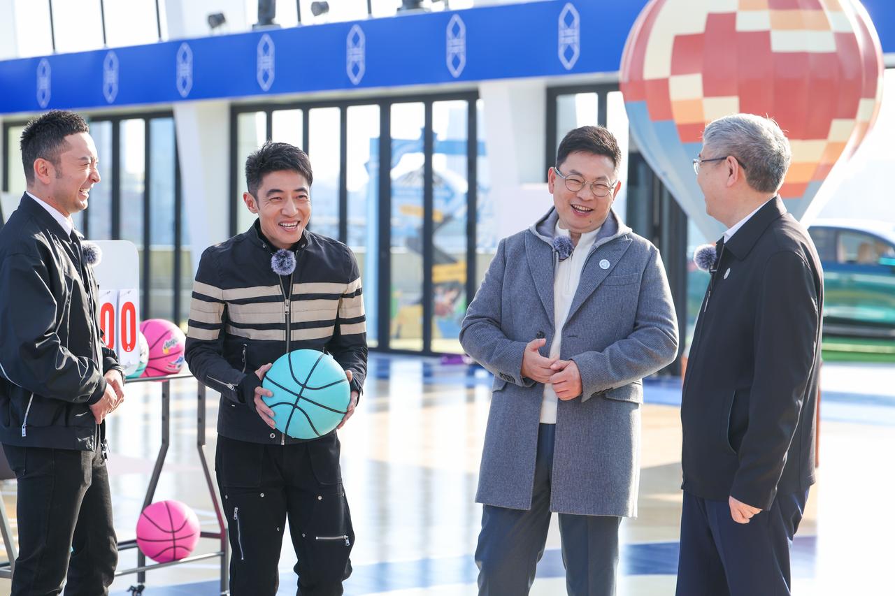 30年ICT技术沉淀，鸿蒙智行的技术护城河有多深？鸿蒙智行的技术底气，来自华为