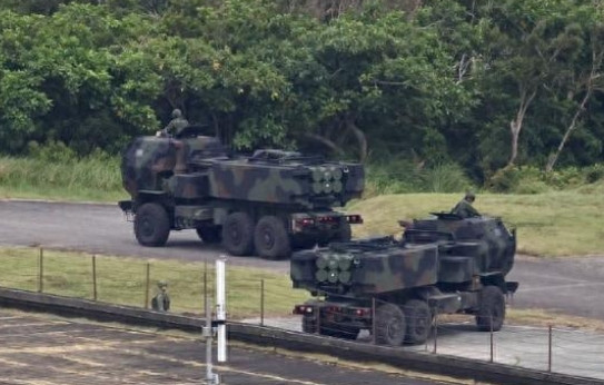 台军海马斯首射翻车，赖清德拉外援暴露三大困境，解放军早已看穿底牌