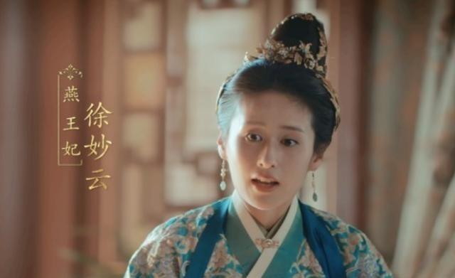 1399年,朱棣起兵靖难,朝廷派李景隆率50万大军直扑北平。大军压城,朱棣夫人徐