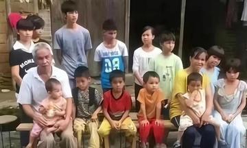 广西第一猛男！1994年49岁的他带回19岁女工友，俩人接连生娃，21