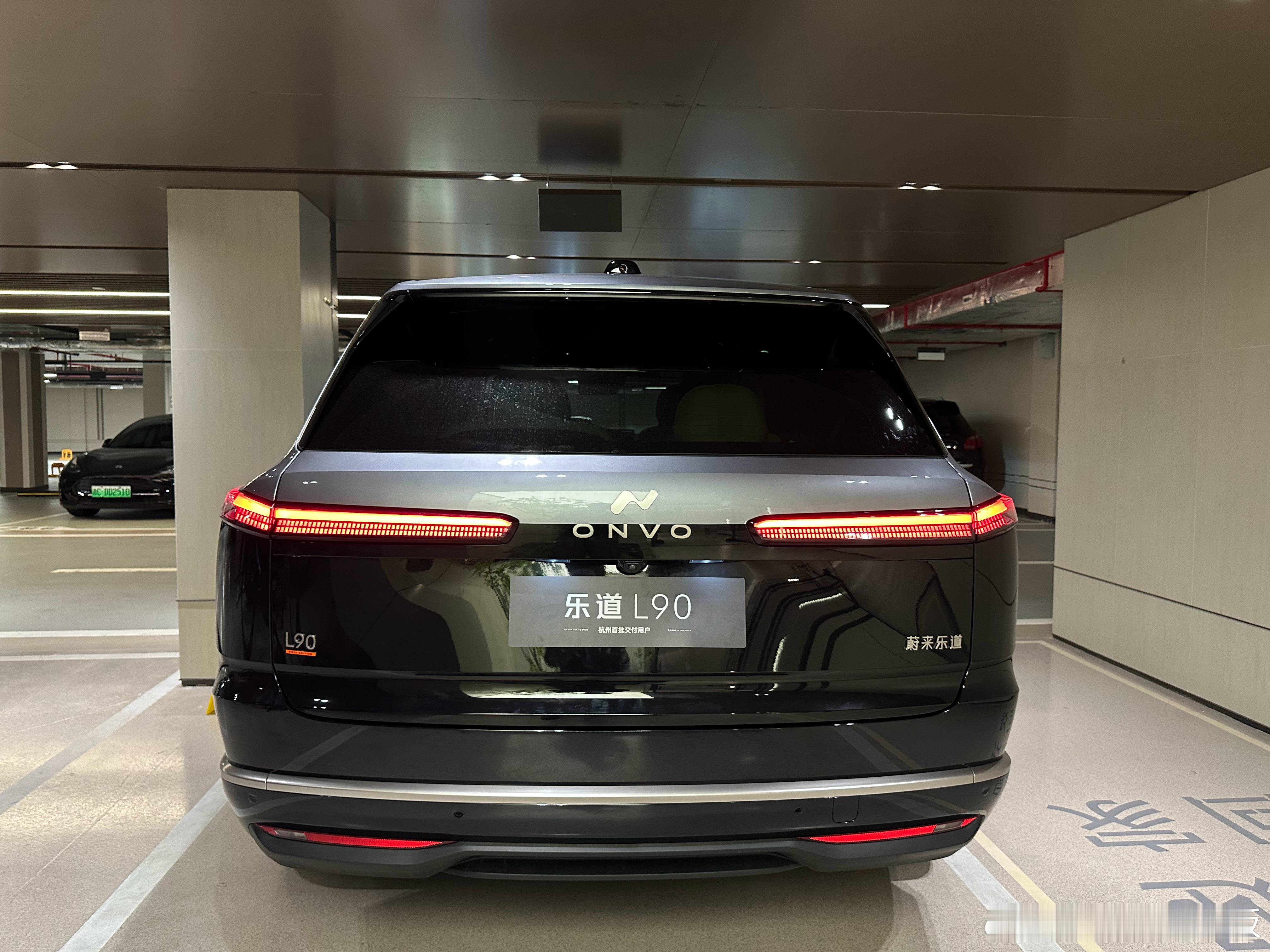 今天花了2600块钱把L90贴了个双拼色外观你们说我把他起个什么名