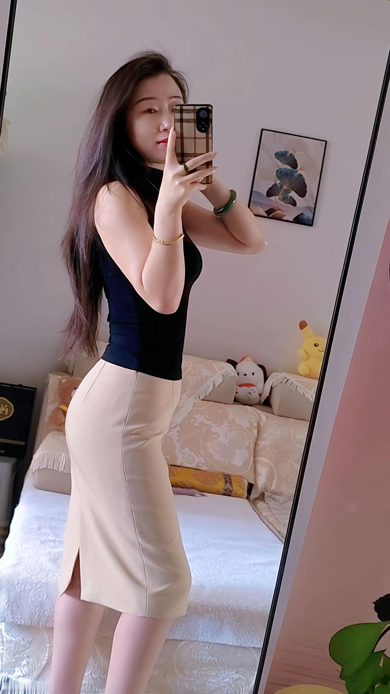 完美身材，很有魅力！太招人喜欢了。