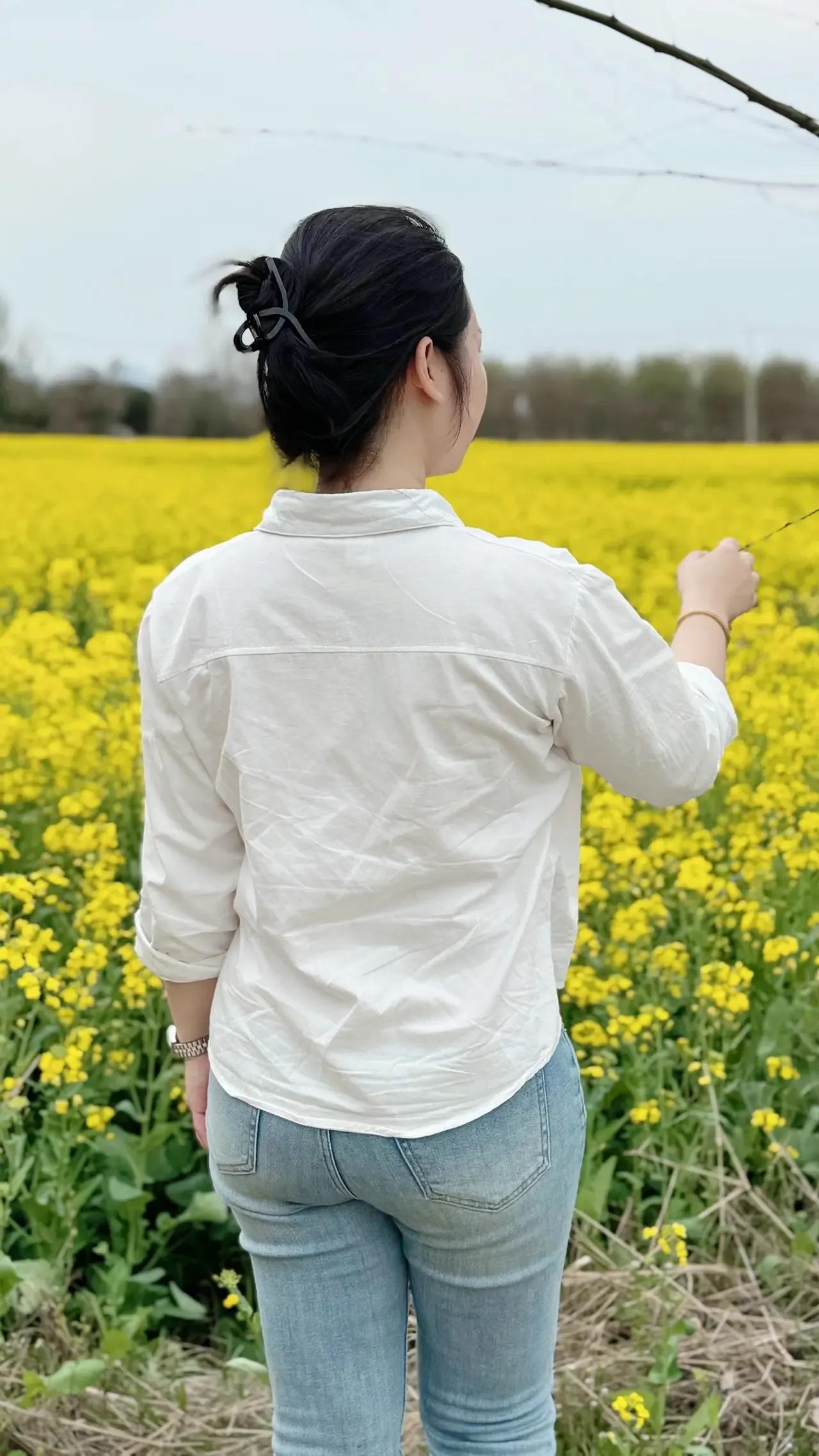 街拍好身材美女们（系列20）模特街拍怎么选背景摆姿势女生被夸“你真漂亮”该如何