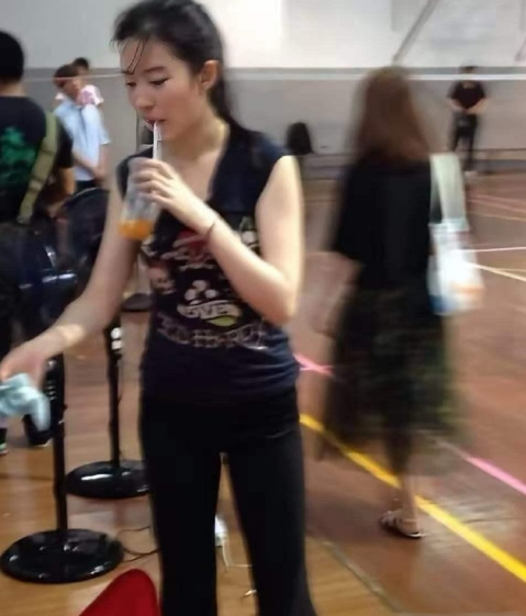 年轻时候的刘亦菲身材太好了，比现在好啊！​​​