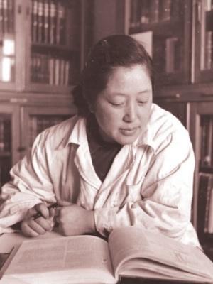 清华物理系毕业，论文全班第一。可南京兵工署招人造武器打鬼子，只要男生，压根没她的