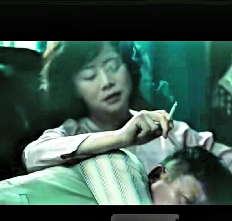 10.《扫毒风暴》。龙哥的老婆红姐看起来不是一般人。观众觉得，她要是一出手，一定