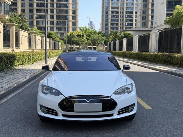 我实测这台11年ModelS，7.98万到底值不值？作为深耕二手纯电市场3年