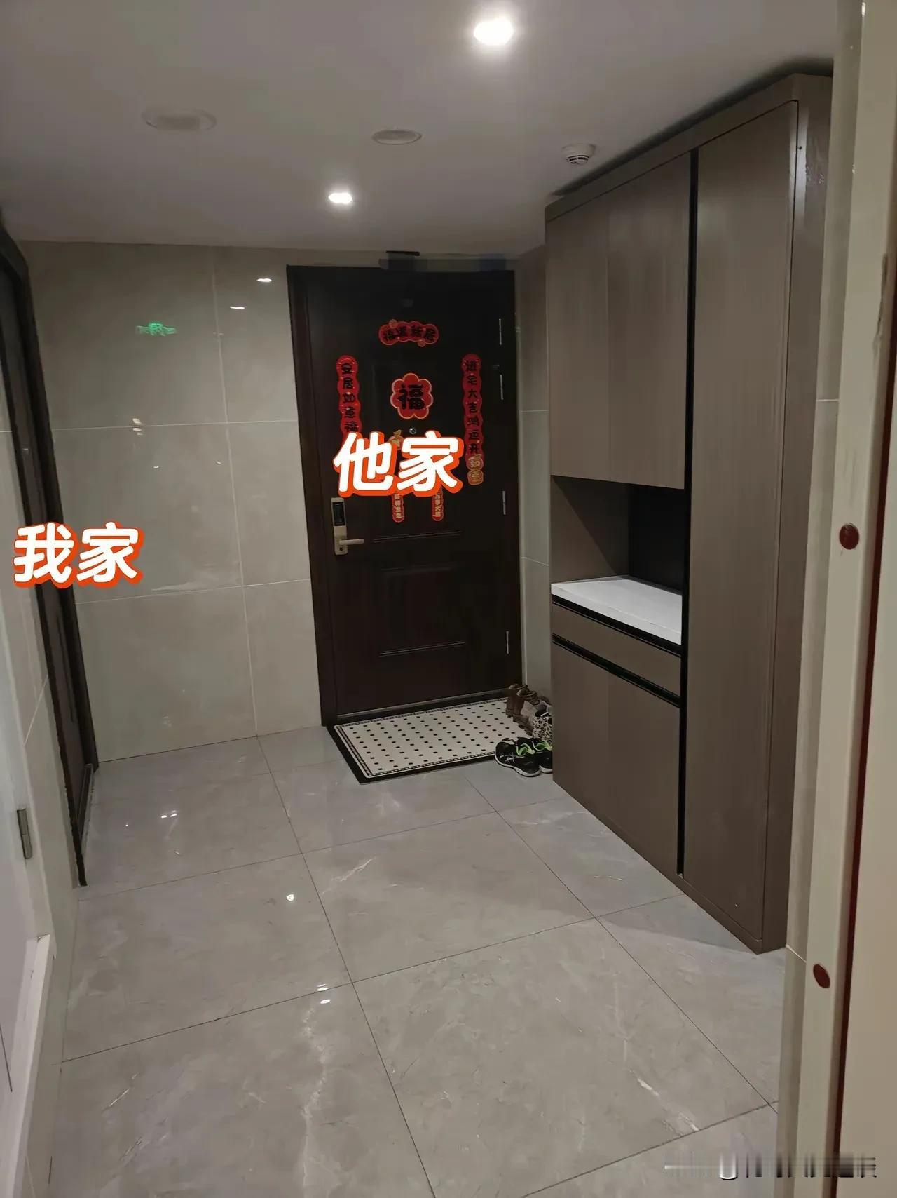 邻居这样做是不是有点太过分了？邻居在不打招呼的情况下，在他家门口旁边，安装了一个