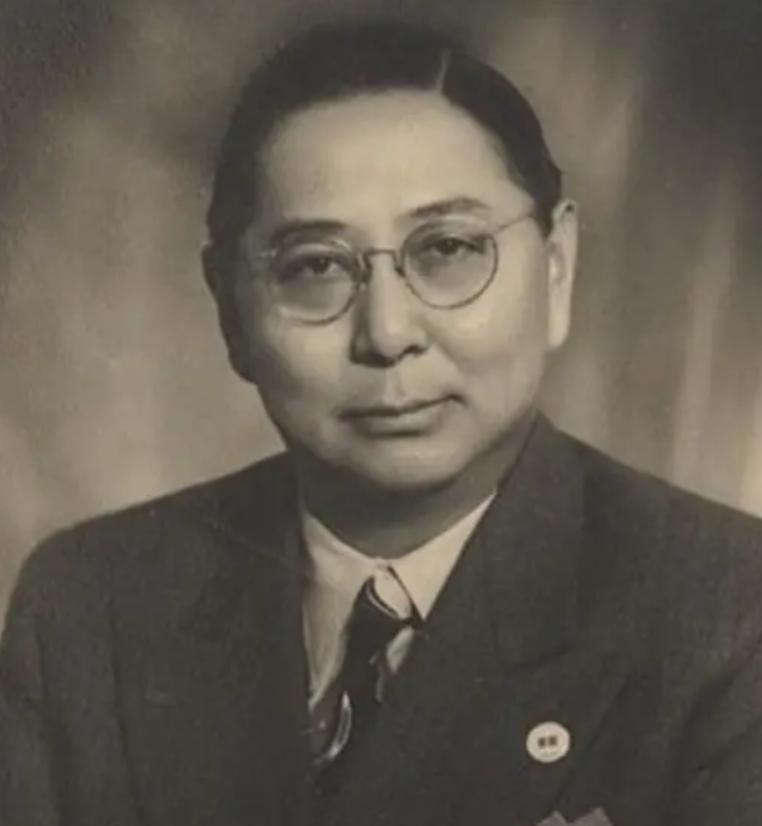 孙中山唯一的儿子孙科,1949年拒绝跟随蒋介石去台湾,蒋介石在日记里怒骂他是“阿
