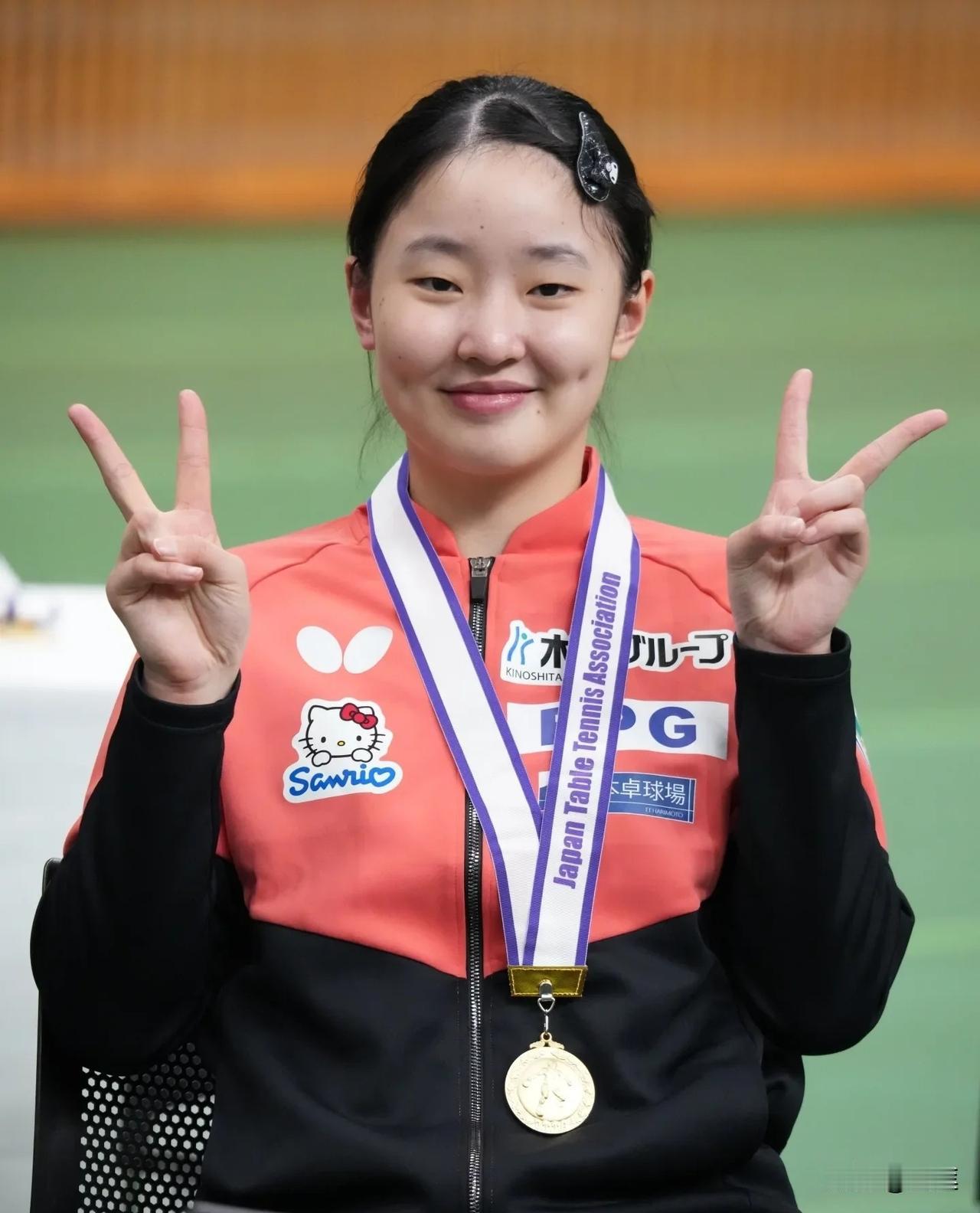 张本美和打削球如同机器人一般小姑娘打乒乓球的速度也太快了一顿拍拍拍，如同拍苍