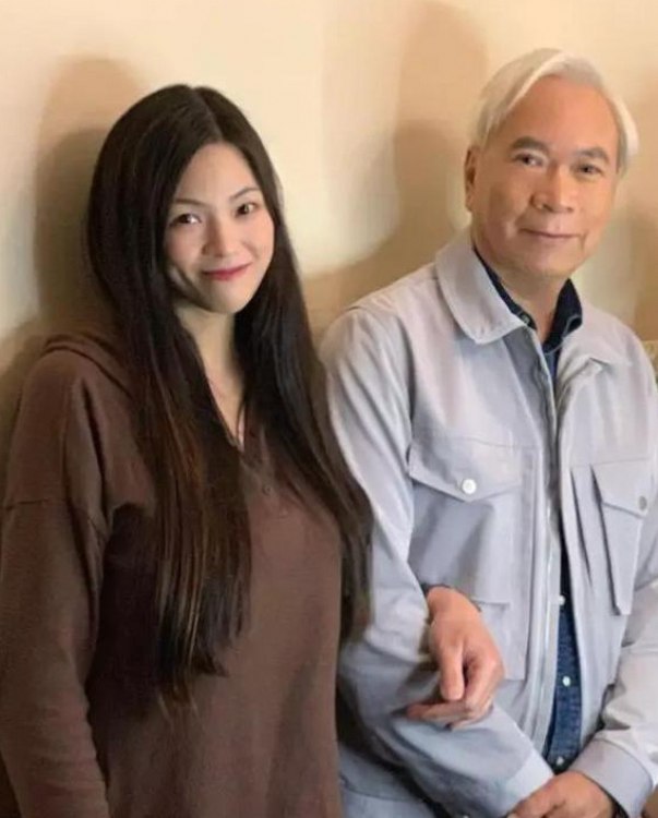 74岁李龙基迎女友出狱计划再生娃开启新生活