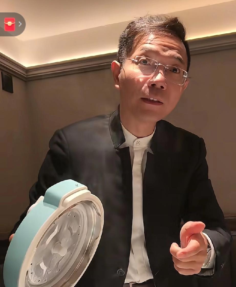 殴打李圣律师的那些人的妈，也都不简单，可以说一个个的都是戏精。李律说：李圣律师发