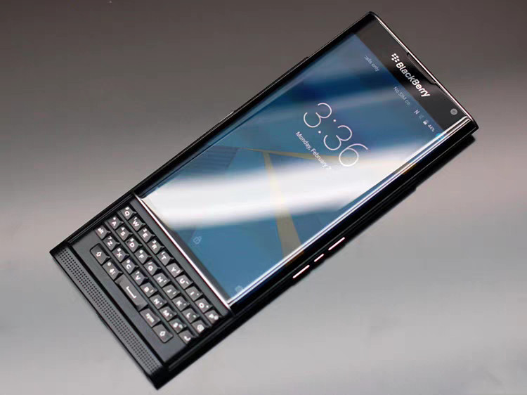 曝华为阔屏直板机立项确实听说了，而且好像不止华为哦，还有两家也在考虑阔直屏，这让